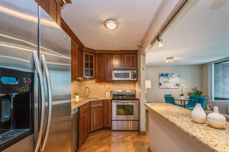 480 N McClurg Court Unit: 716