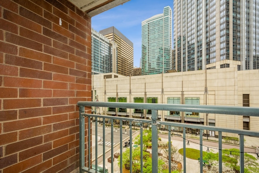 480 N McClurg Court Unit: 716