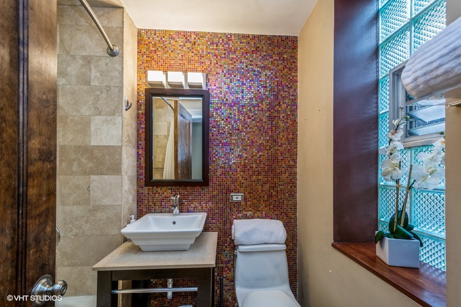6341 N Lakewood Avenue Unit: 3S