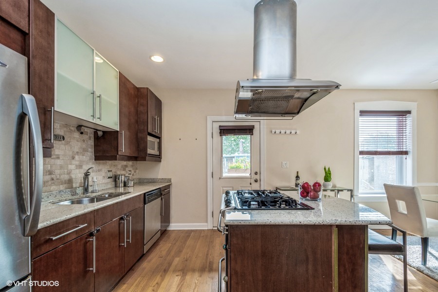 6341 N Lakewood Avenue Unit: 3S