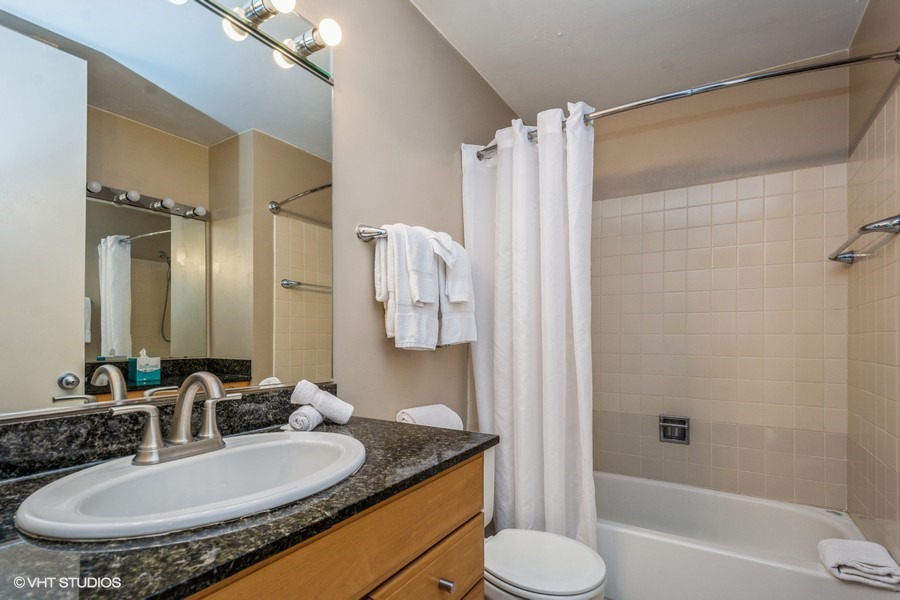 30 E HURON Street Unit: 1502
