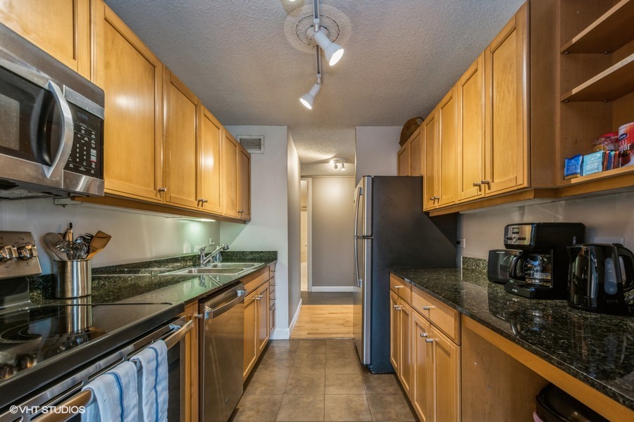 30 E HURON Street Unit: 1502