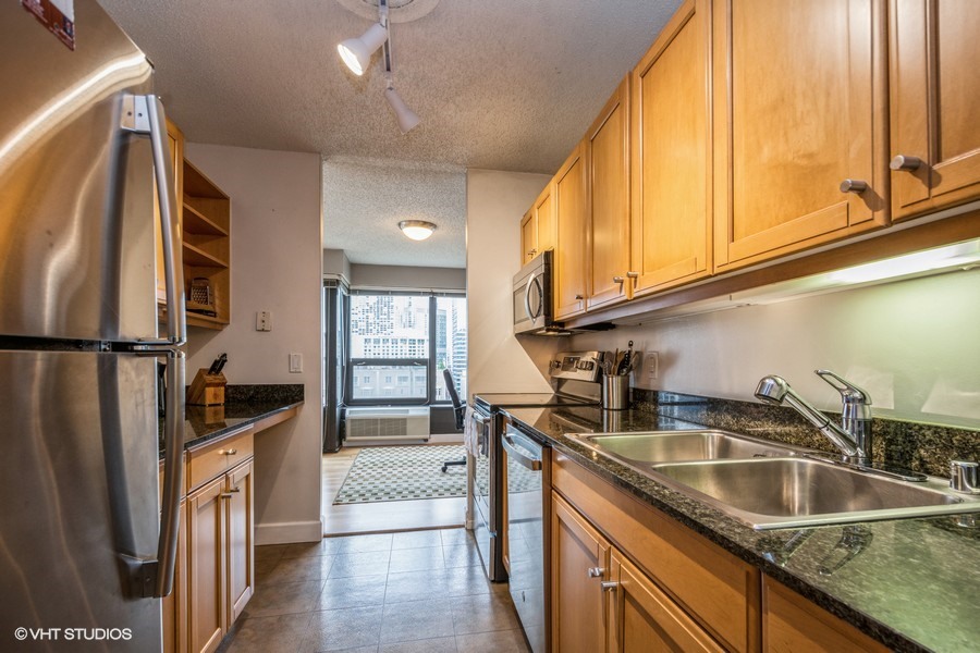 30 E HURON Street Unit: 1502
