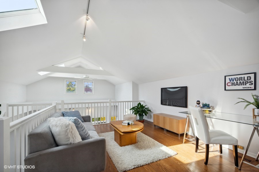3753 N Clifton Avenue Unit: 3