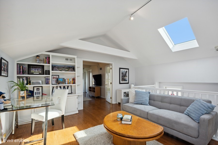 3753 N Clifton Avenue Unit: 3