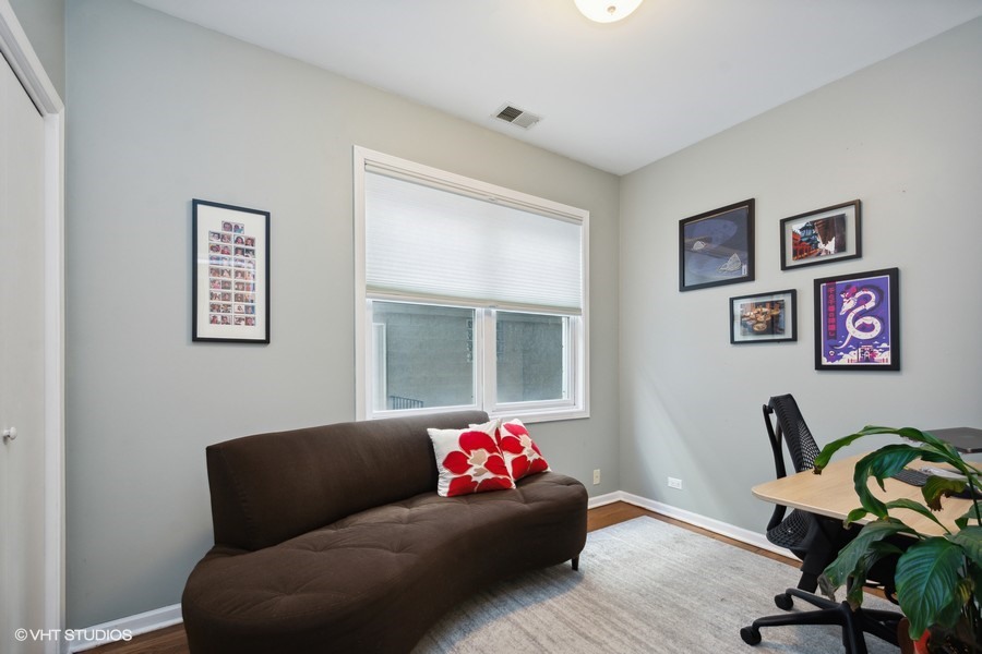 3753 N Clifton Avenue Unit: 3