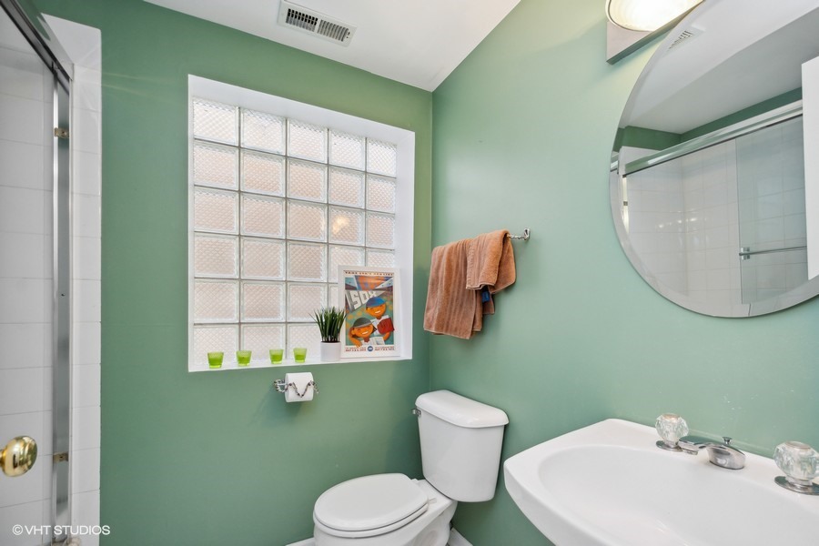 3753 N Clifton Avenue Unit: 3