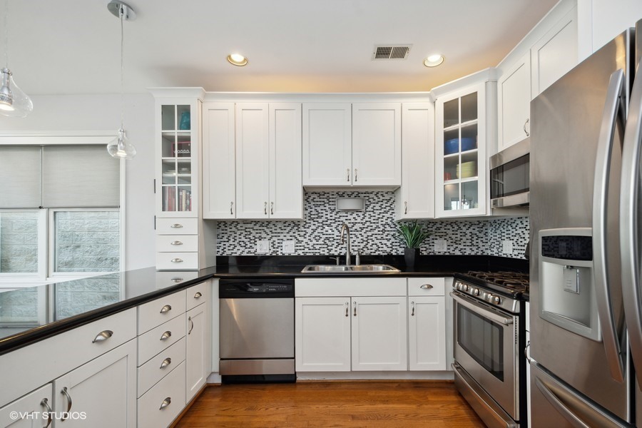 3753 N Clifton Avenue Unit: 3