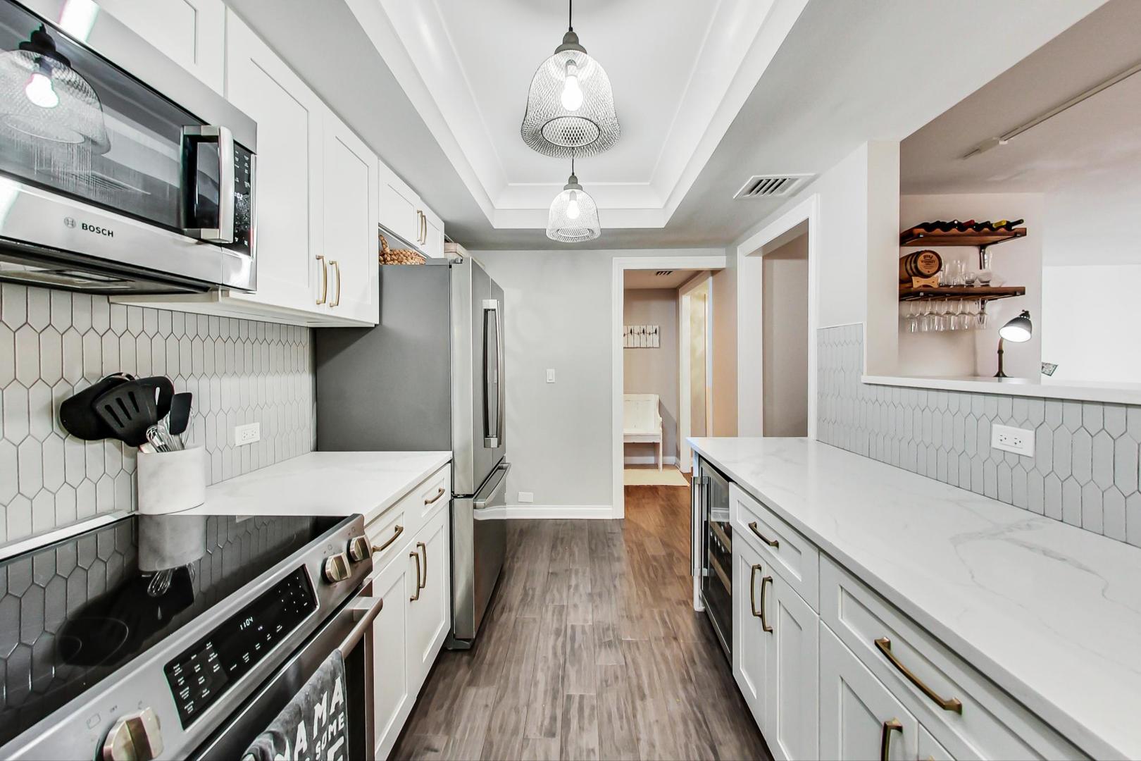 990 N Lake Shore Drive Unit: 6D