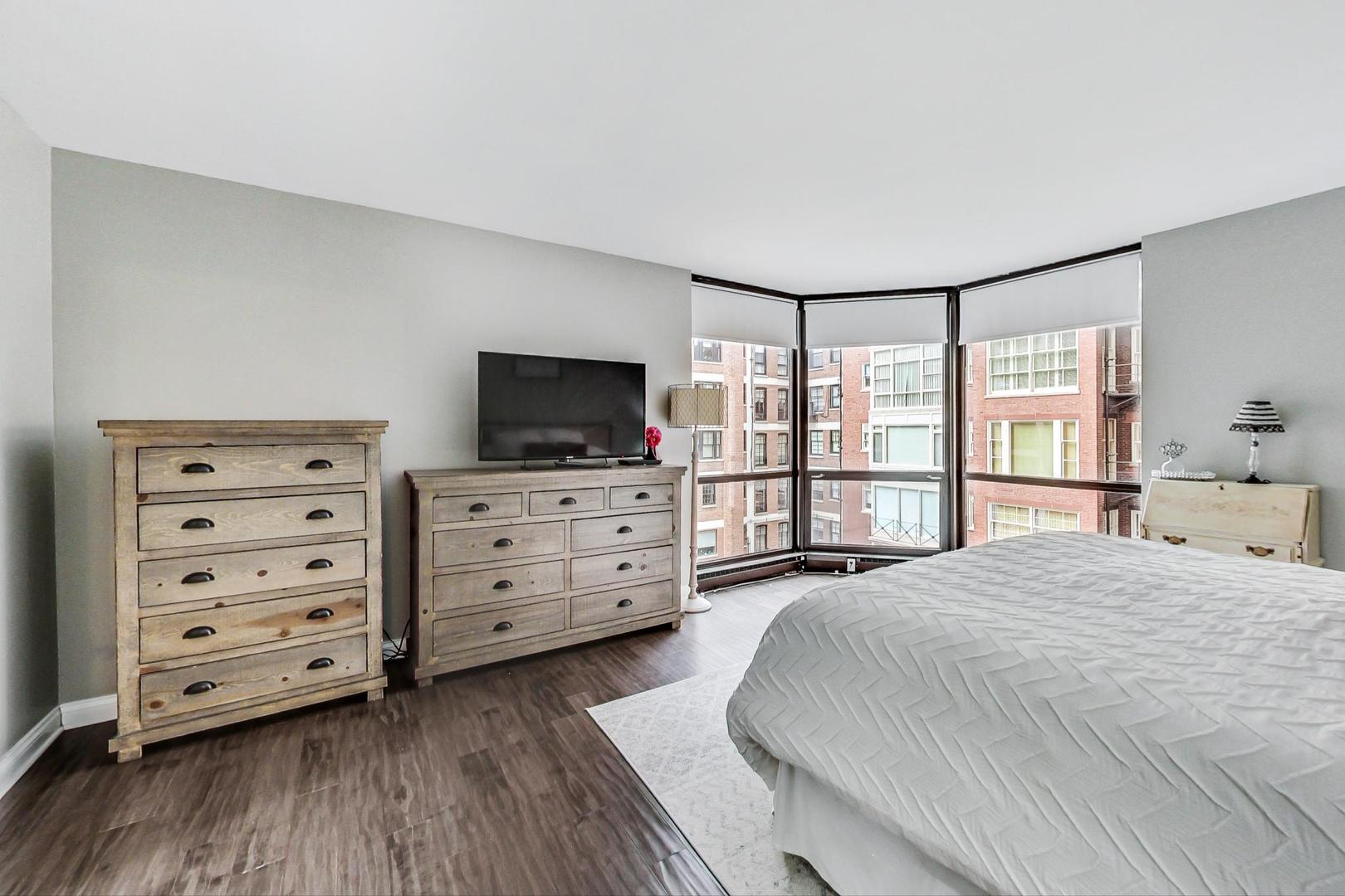 990 N Lake Shore Drive Unit: 6D