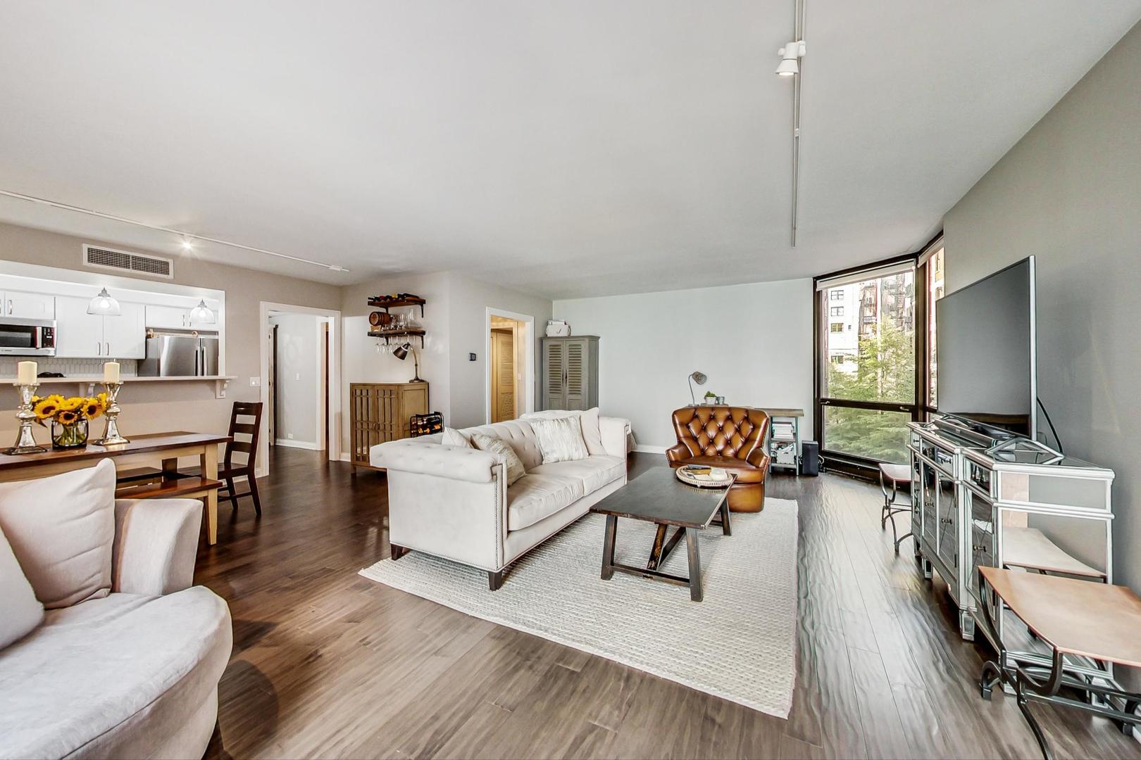 990 N Lake Shore Drive Unit: 6D