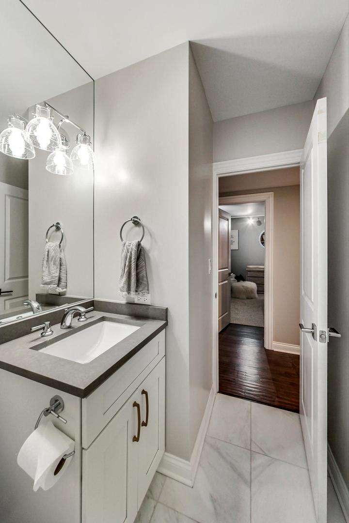 990 N Lake Shore Drive Unit: 6D
