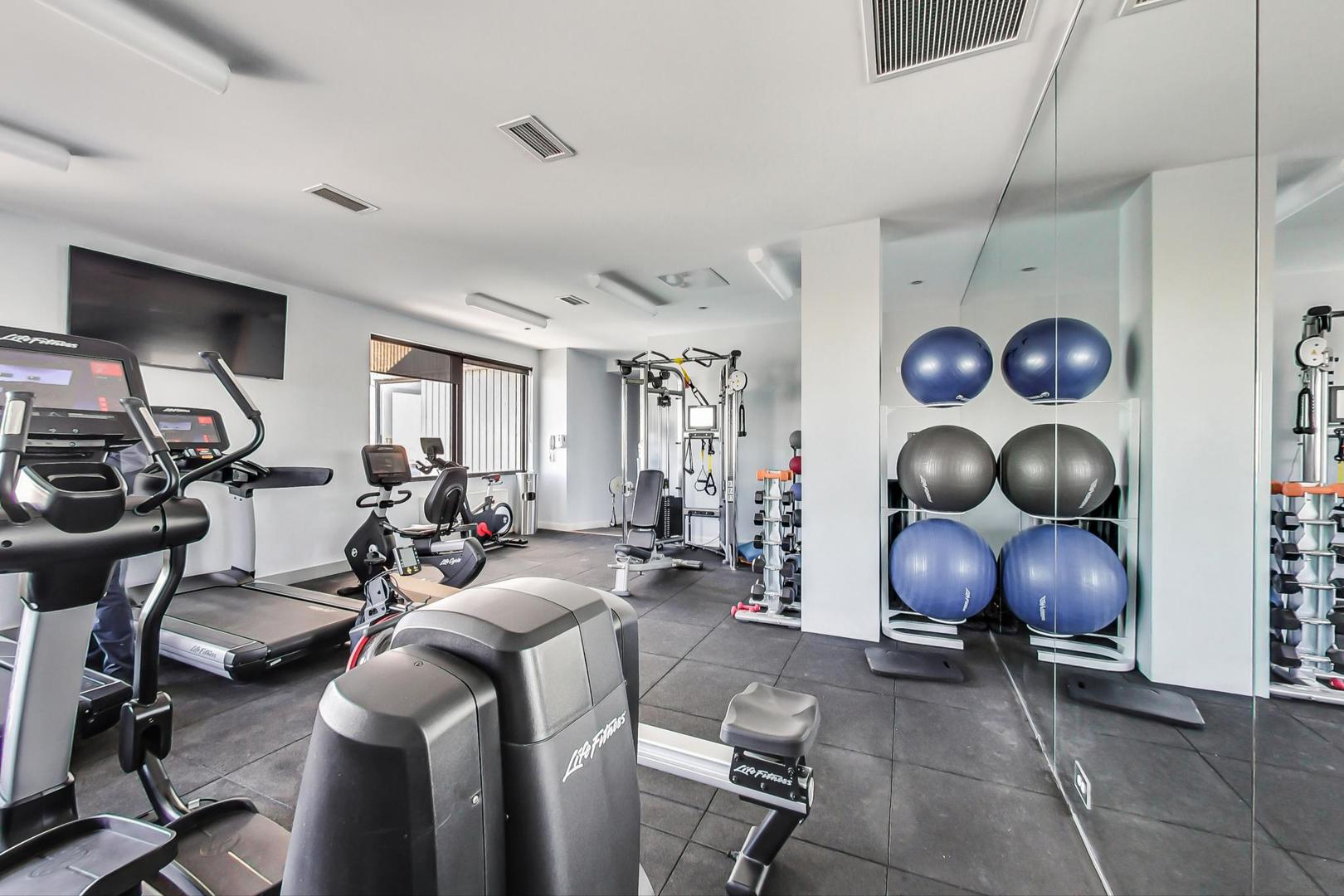 990 N Lake Shore Drive Unit: 6D