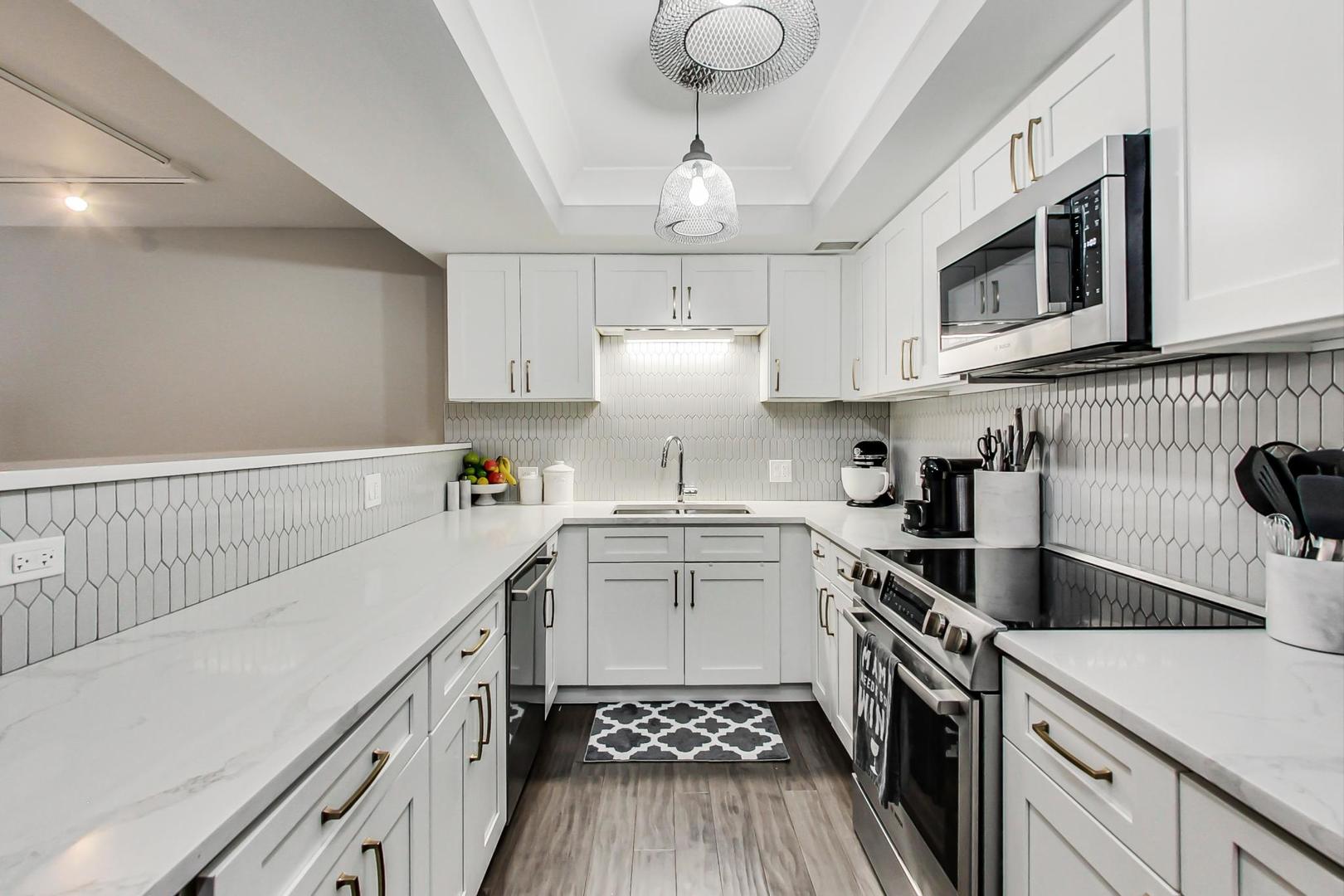 990 N Lake Shore Drive Unit: 6D