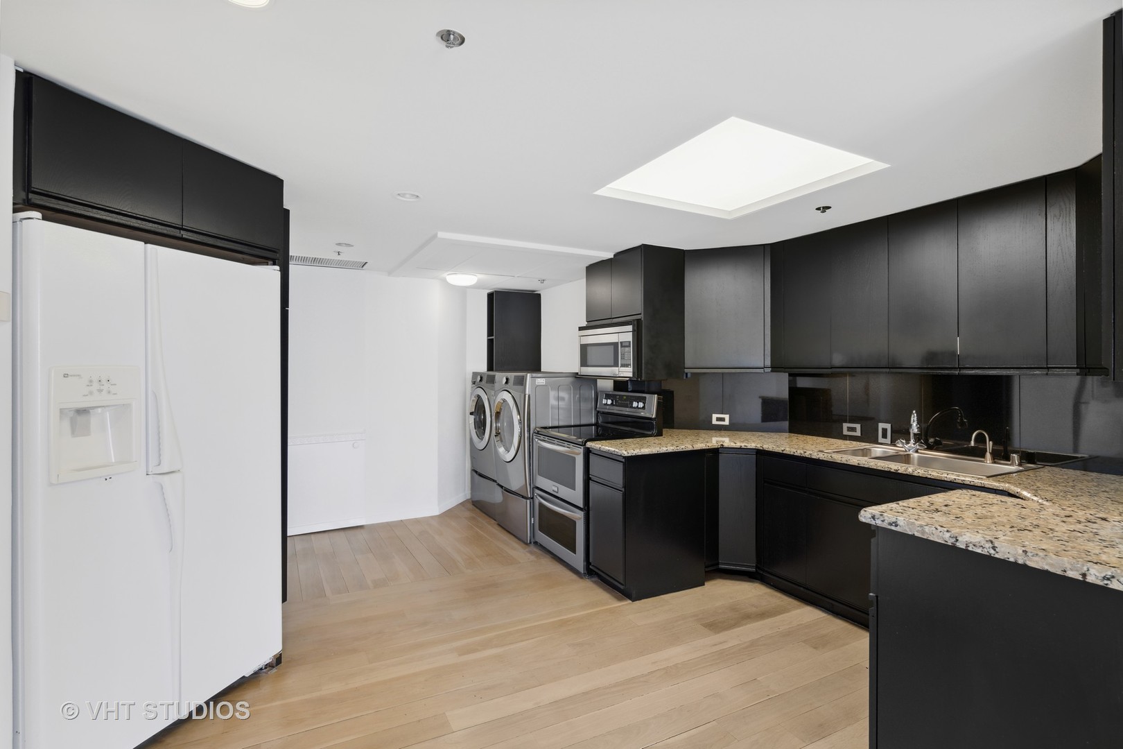 950 N Michigan Avenue Unit: 2502