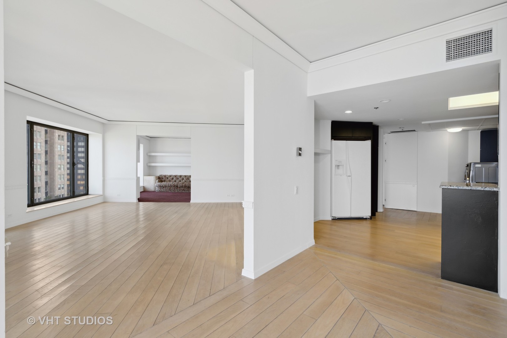 950 N Michigan Avenue Unit: 2502