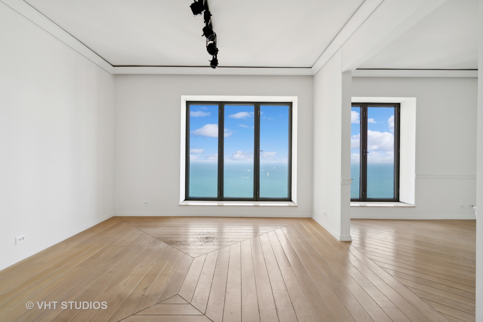 950 N Michigan Avenue Unit: 2502