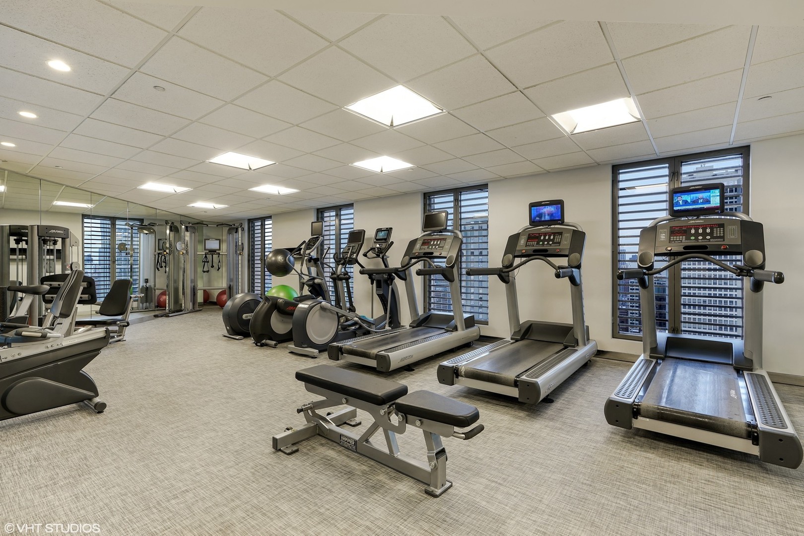950 N Michigan Avenue Unit: 2502