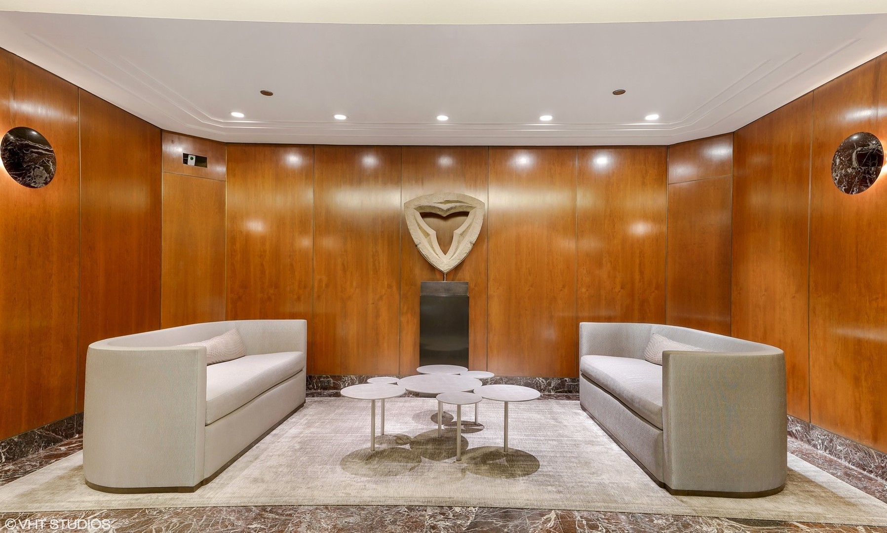 950 N Michigan Avenue Unit: 2502