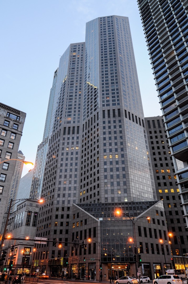 950 N Michigan Avenue Unit: 2502