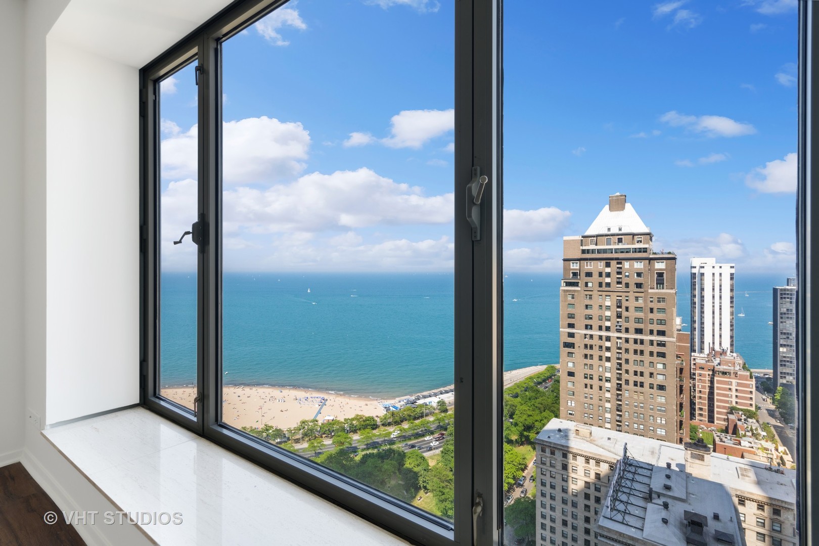 950 N Michigan Avenue Unit: 2502