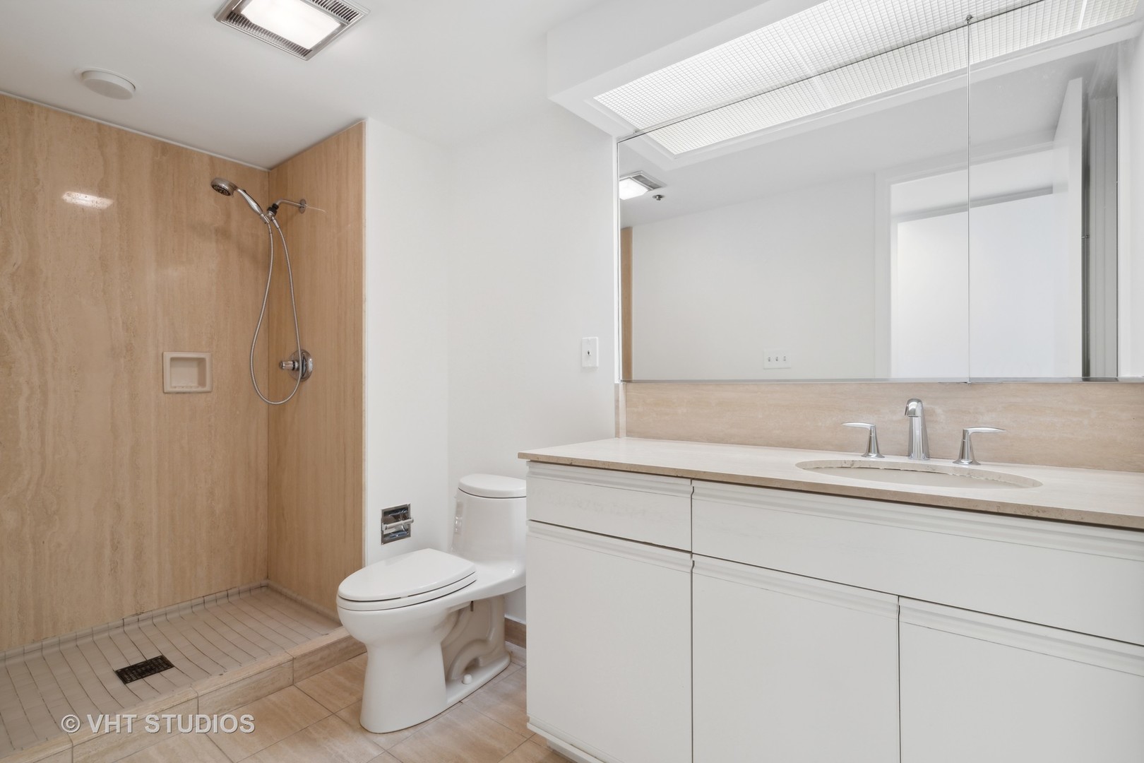 950 N Michigan Avenue Unit: 2502