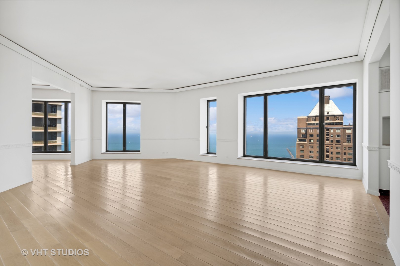 950 N Michigan Avenue Unit: 2502
