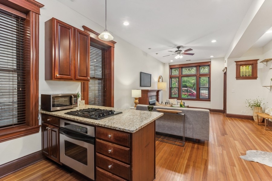 2044 W HADDON Avenue Unit: 1