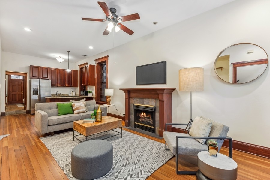 2044 W HADDON Avenue Unit: 1