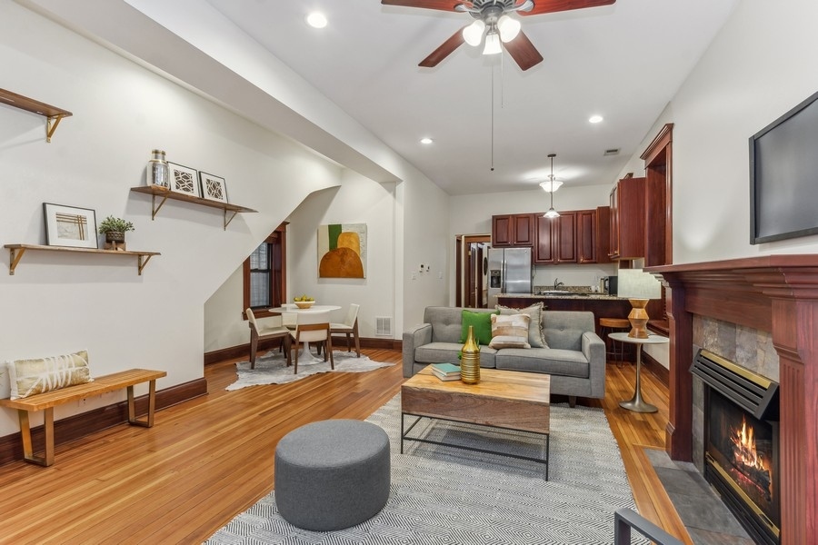 2044 W HADDON Avenue Unit: 1
