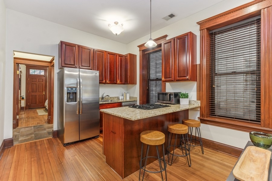 2044 W HADDON Avenue Unit: 1
