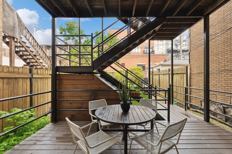 2044 W HADDON Avenue Unit: 1