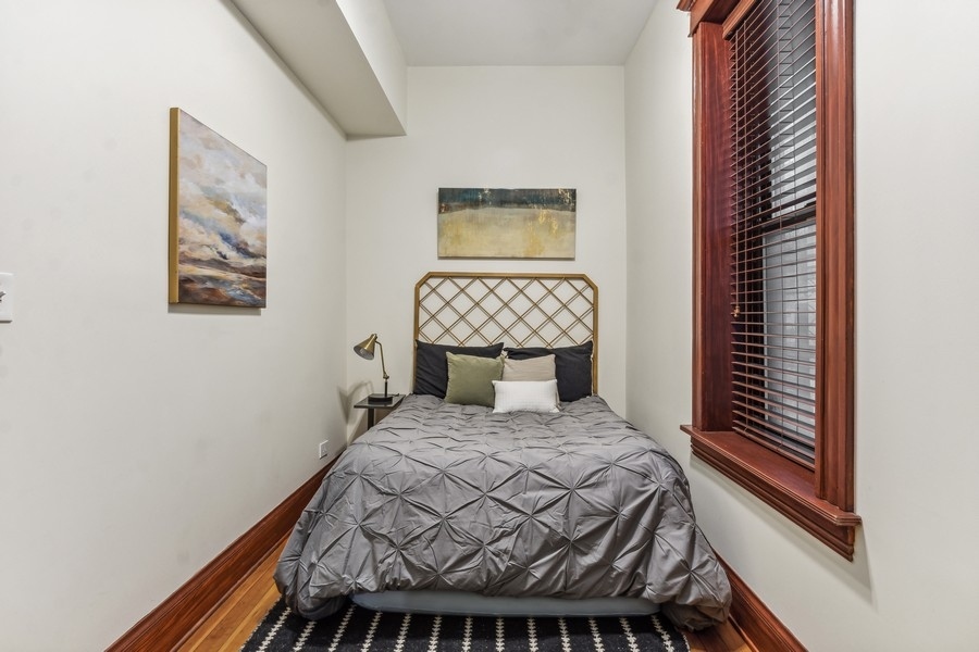 2044 W HADDON Avenue Unit: 1
