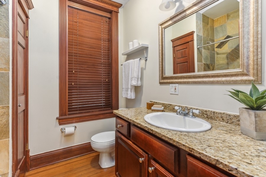 2044 W HADDON Avenue Unit: 1