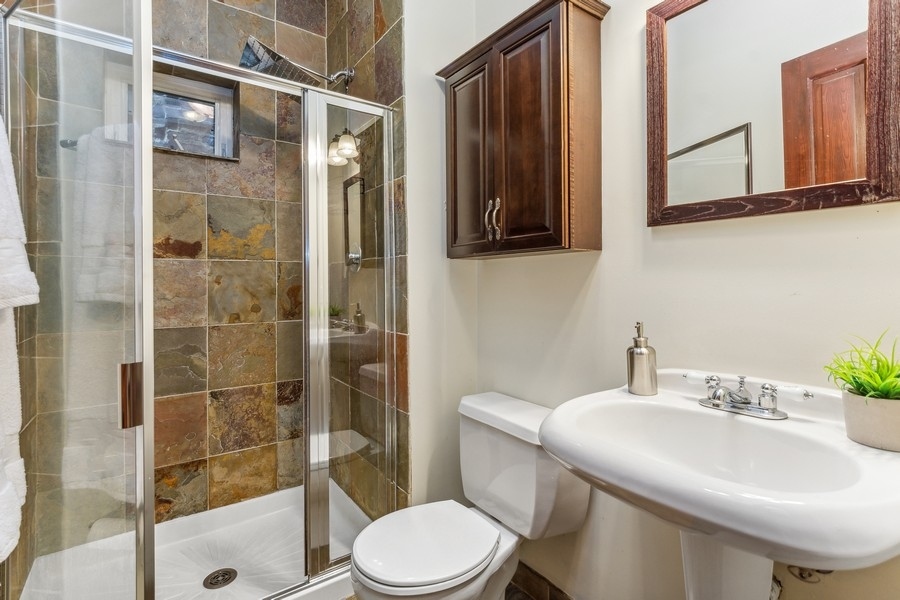 2044 W HADDON Avenue Unit: 1