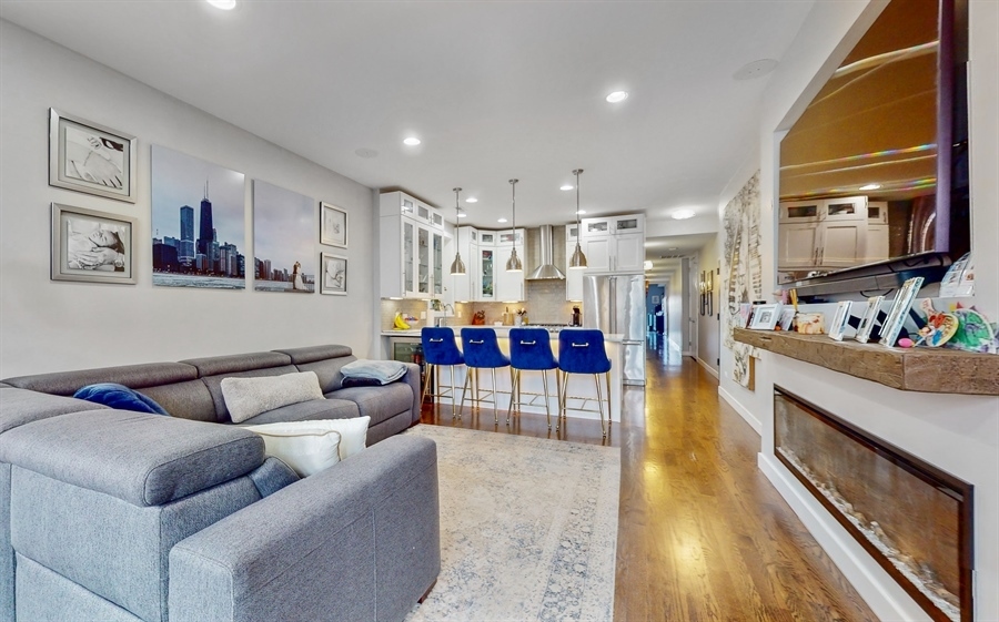 2442 N Clybourn Avenue Unit: 3S