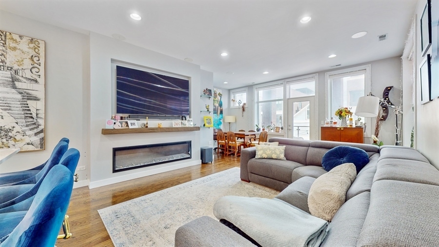 2442 N Clybourn Avenue Unit: 3S