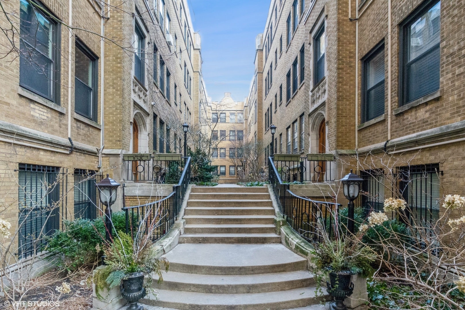 640 W Waveland Avenue Unit: 2F