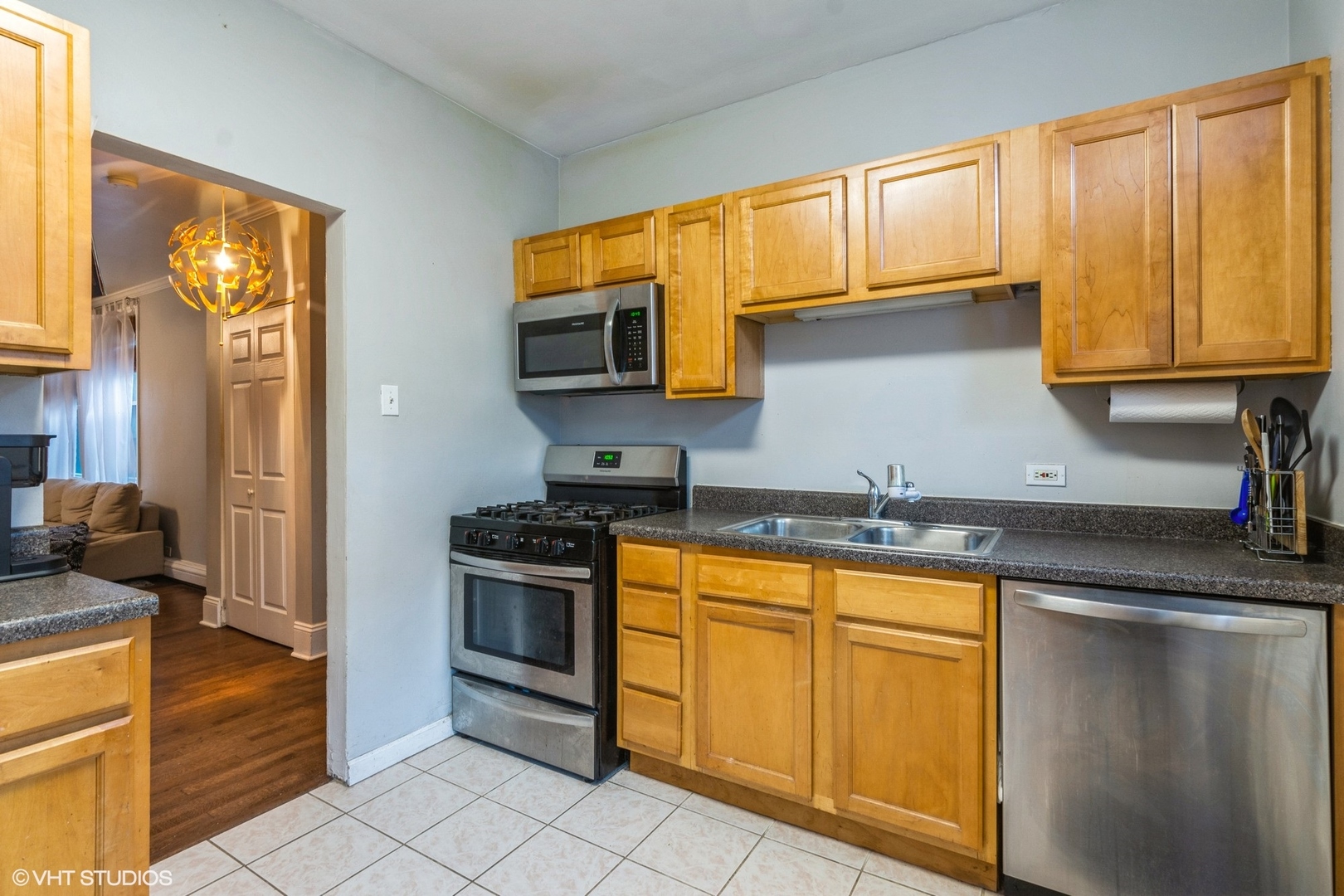 640 W Waveland Avenue Unit: 2F