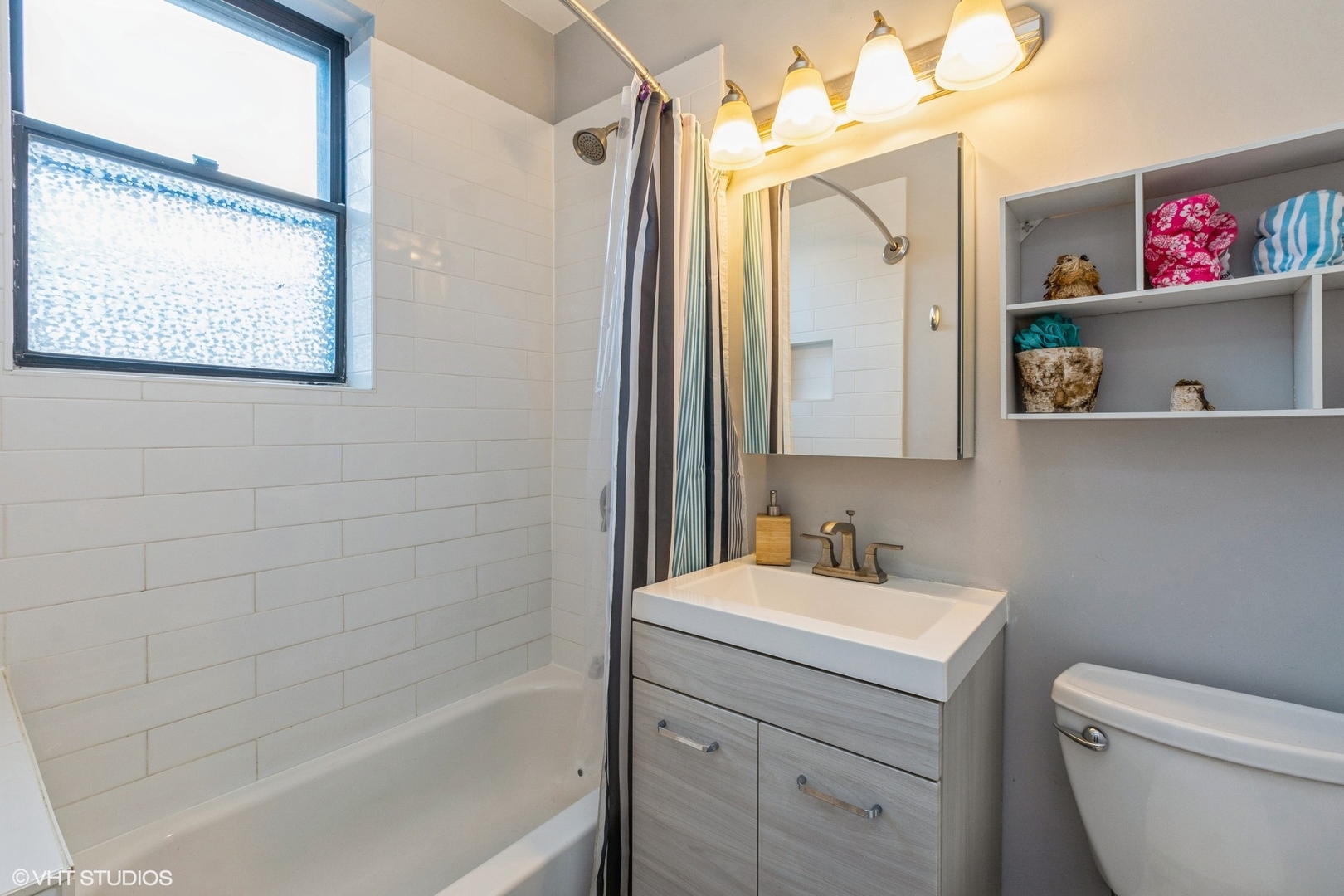640 W Waveland Avenue Unit: 2F