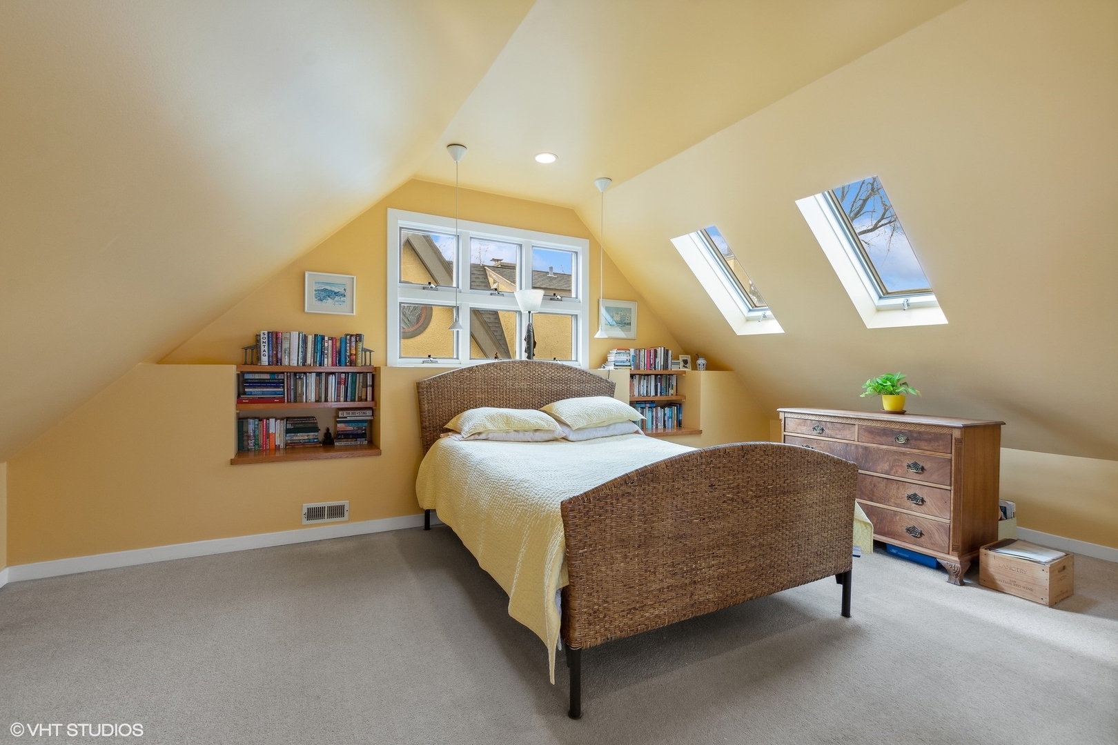 5414 N Lakewood Avenue