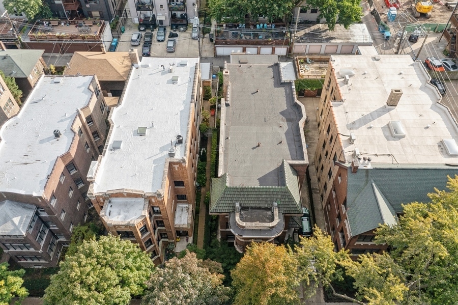 935 W Winona Street
