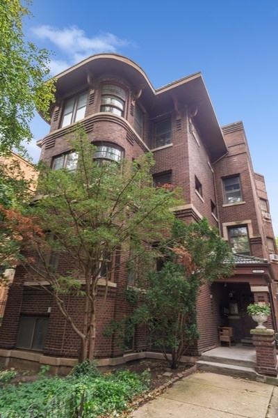 935 W Winona Street