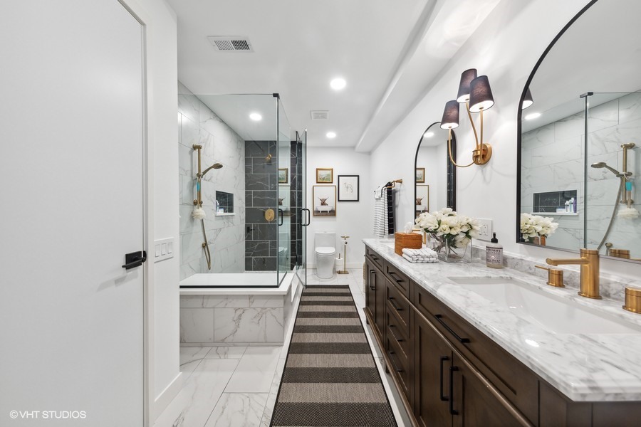 1000 N Lake Shore Plaza Unit: 33C