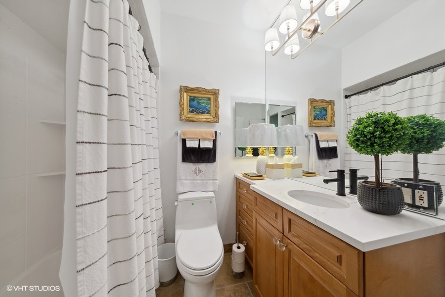 1000 N Lake Shore Plaza Unit: 33C