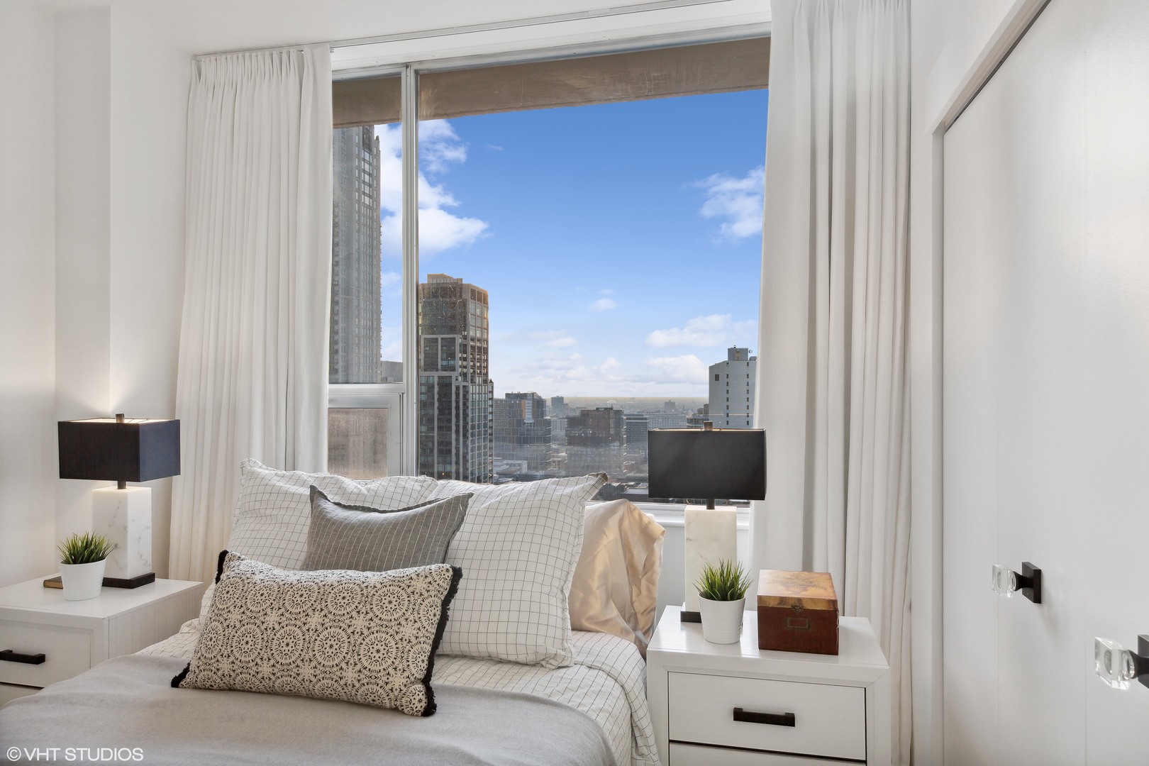 1000 N Lake Shore Plaza Unit: 33C
