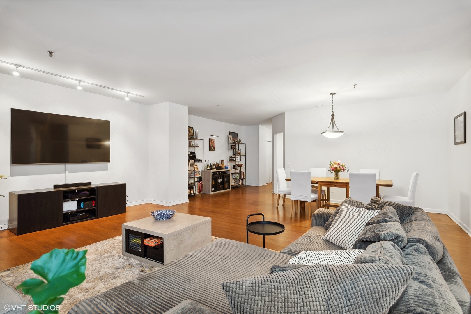 780 S FEDERAL Street Unit: 208
