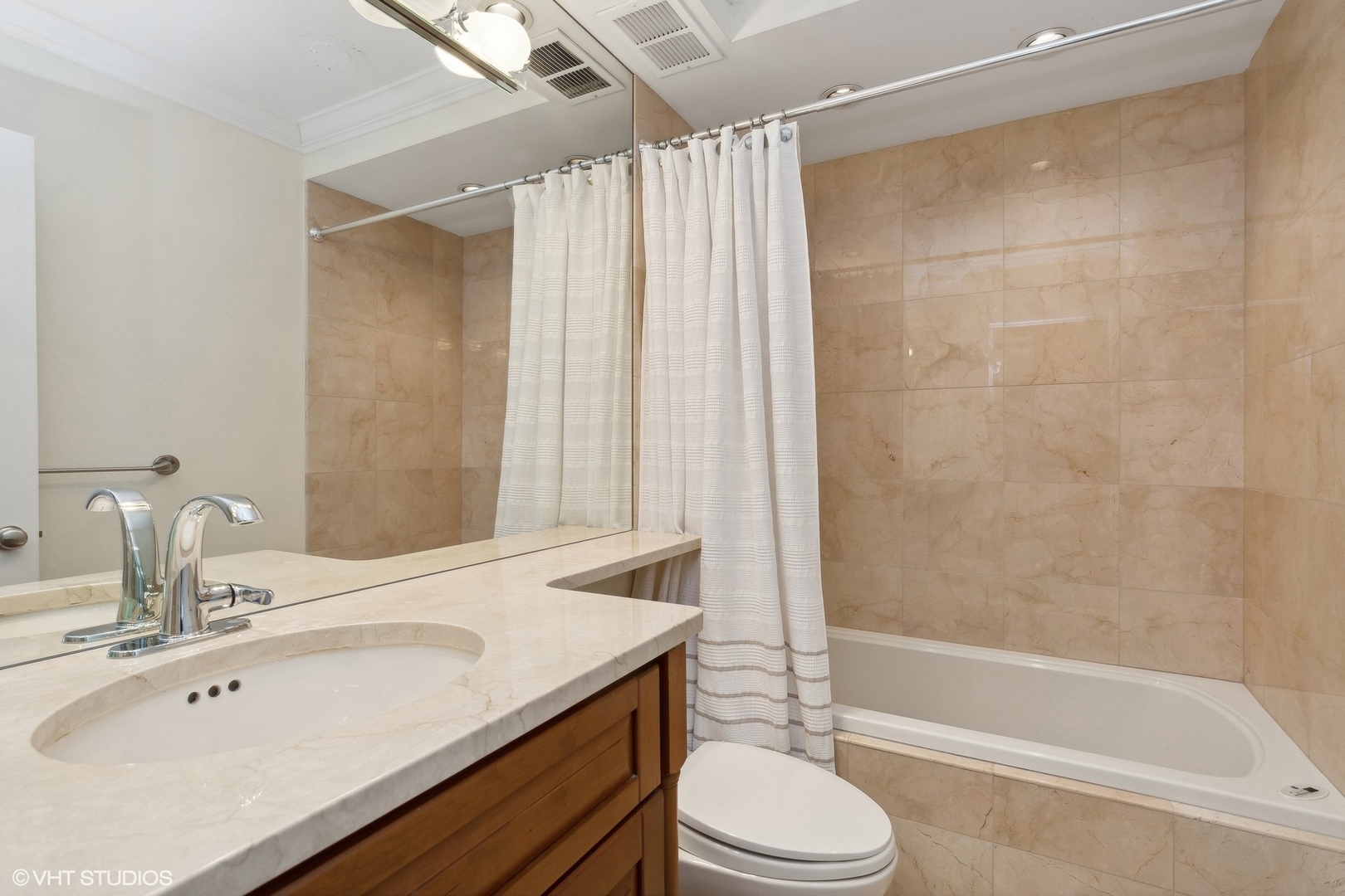 1560 N Sandburg Terrace Unit: 3202
