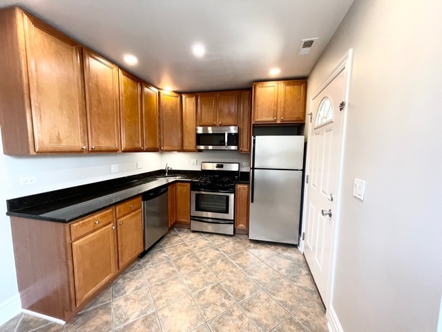 5656 N KIMBALL Avenue Unit: 3S