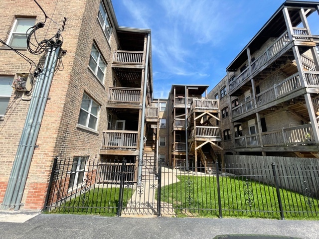 5656 N KIMBALL Avenue Unit: 3S